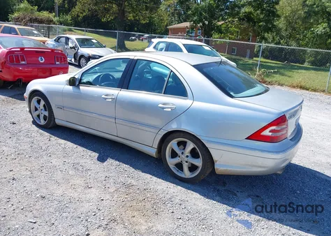2006 Mercedes-Benz C 230 Sport z USA, uszkodzony, nr VIN WDBRF52H26F751918